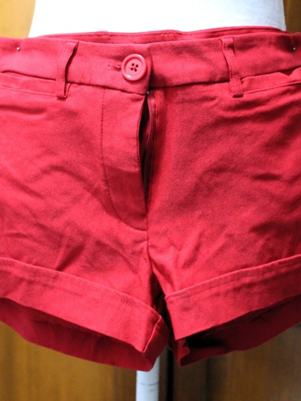 cute red short shorts, 2 front pockets, Design by Olivia, size xsm